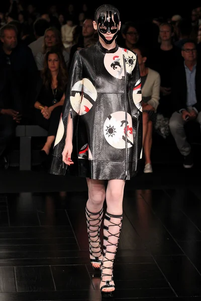 Look 17